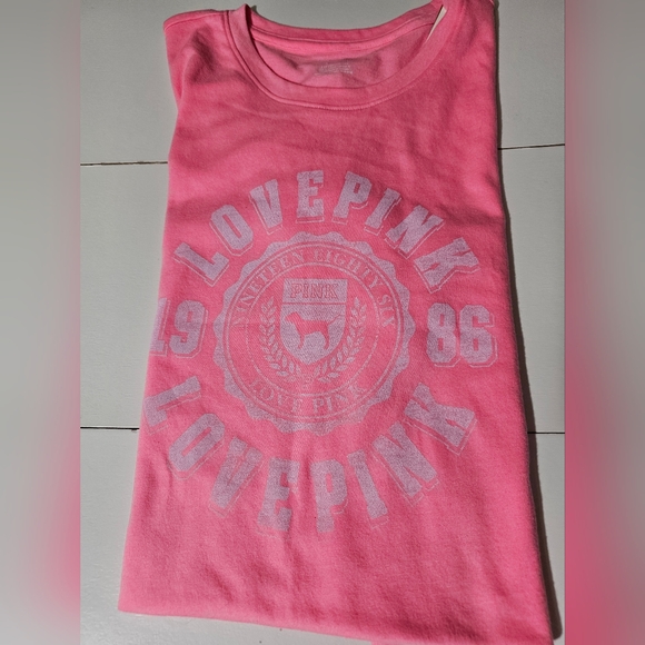 PINK Victoria's Secret Womens Tee - Pink Love Graphic - Picture 1 of 1